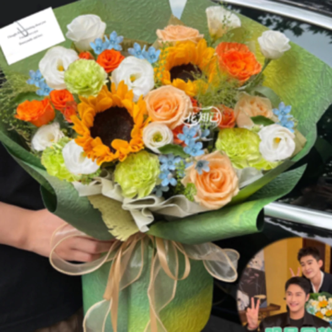 2朵向日葵4枝香槟玫瑰4枝绿康乃馨绿玫瑰