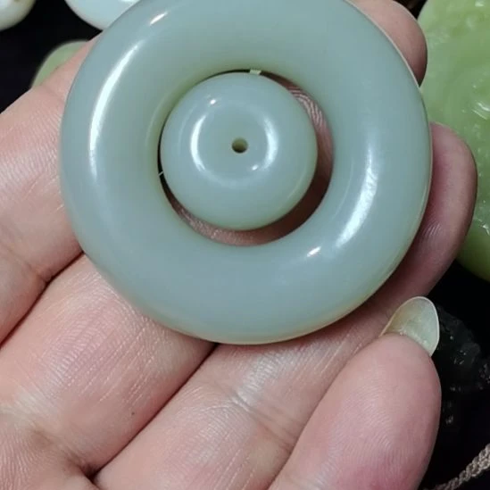 _***。和田玉未镶嵌颈饰