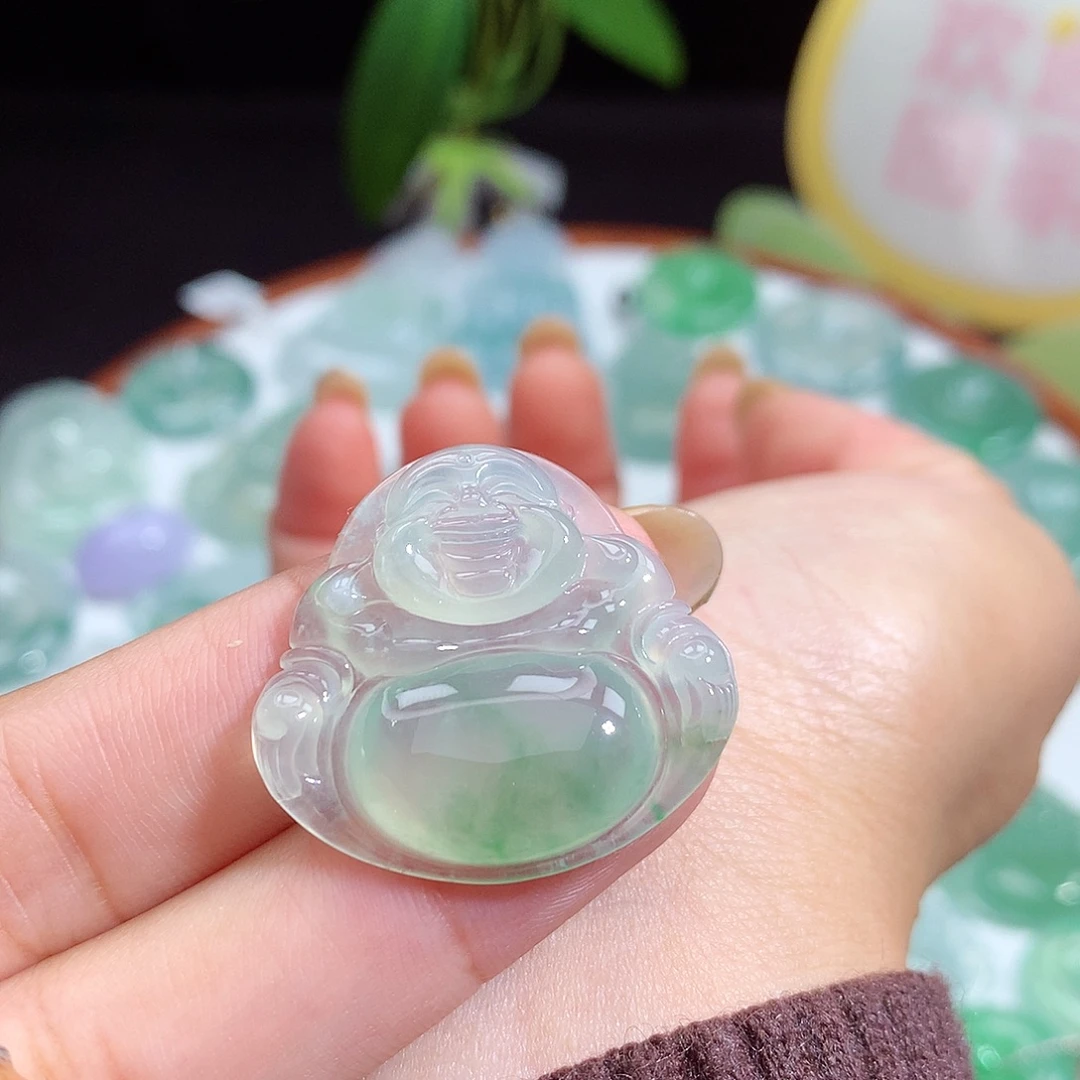 翡翠未镶嵌颈饰佛公