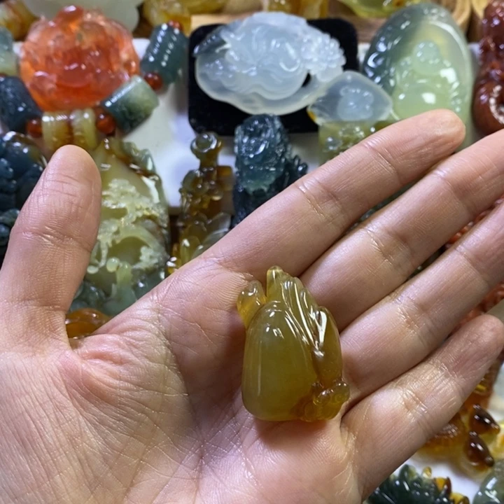 蛇纹石玉未镶嵌颈饰