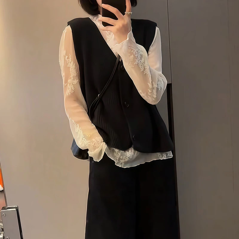 高级感气质套装女2025秋季新款爆款蕾丝喇叭袖衬衫针织背心两件套