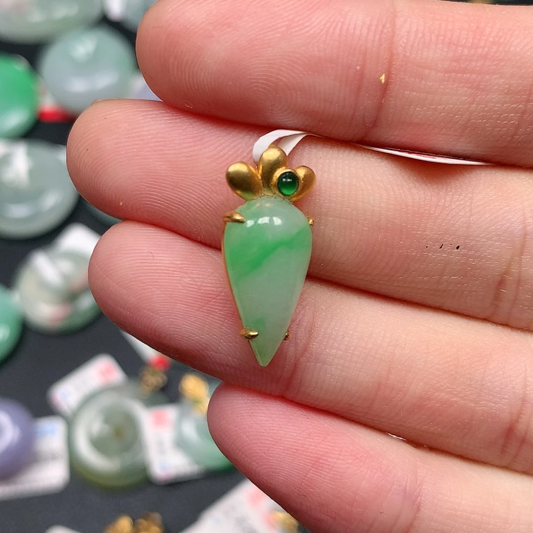 颈饰18K金镶嵌翡翠翡翠吊坠