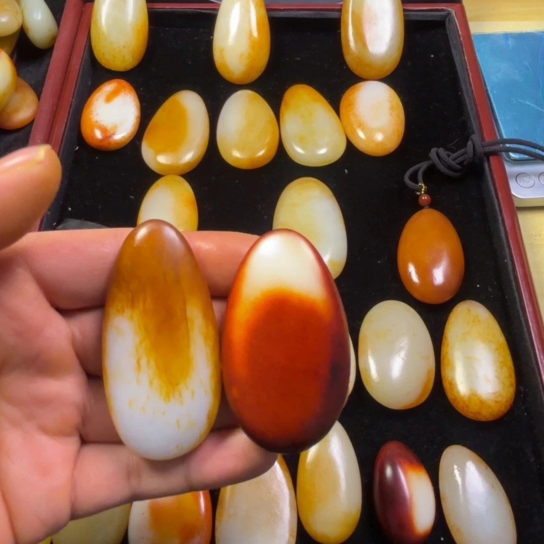 黄***涛和田玉未镶嵌颈饰