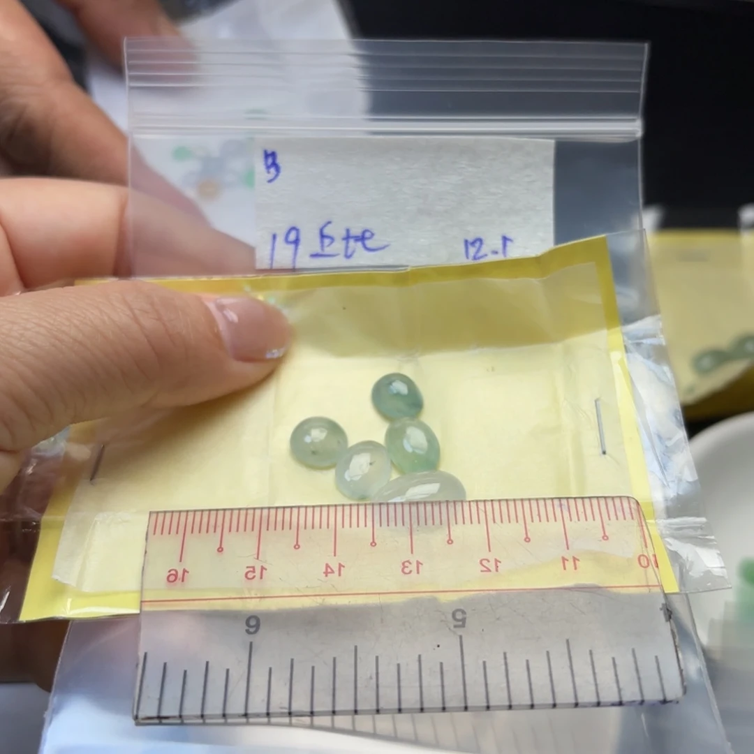 濠***特定制翡翠未镶嵌不退