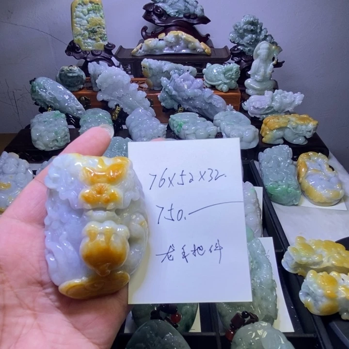 颈饰未镶嵌翡翠龙手把件