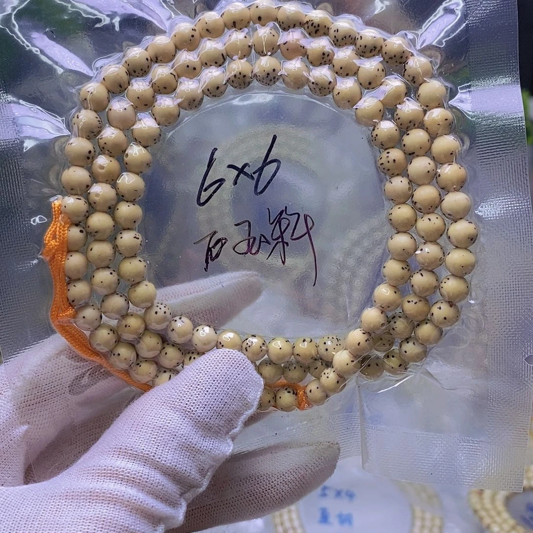 吊坠星月菩提金黄色