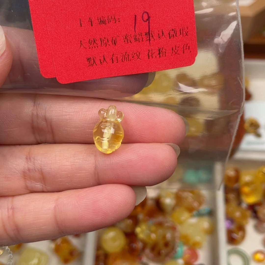 未镶嵌琥珀裸石19，