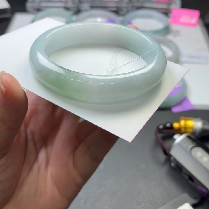 翡翠手镯未镶嵌缅甸a货翡翠手镯