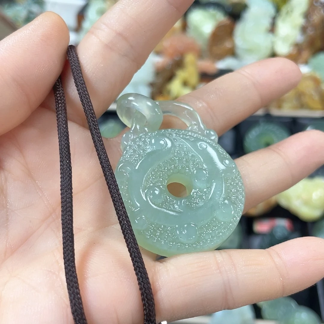 蛇纹石玉颈饰未镶嵌