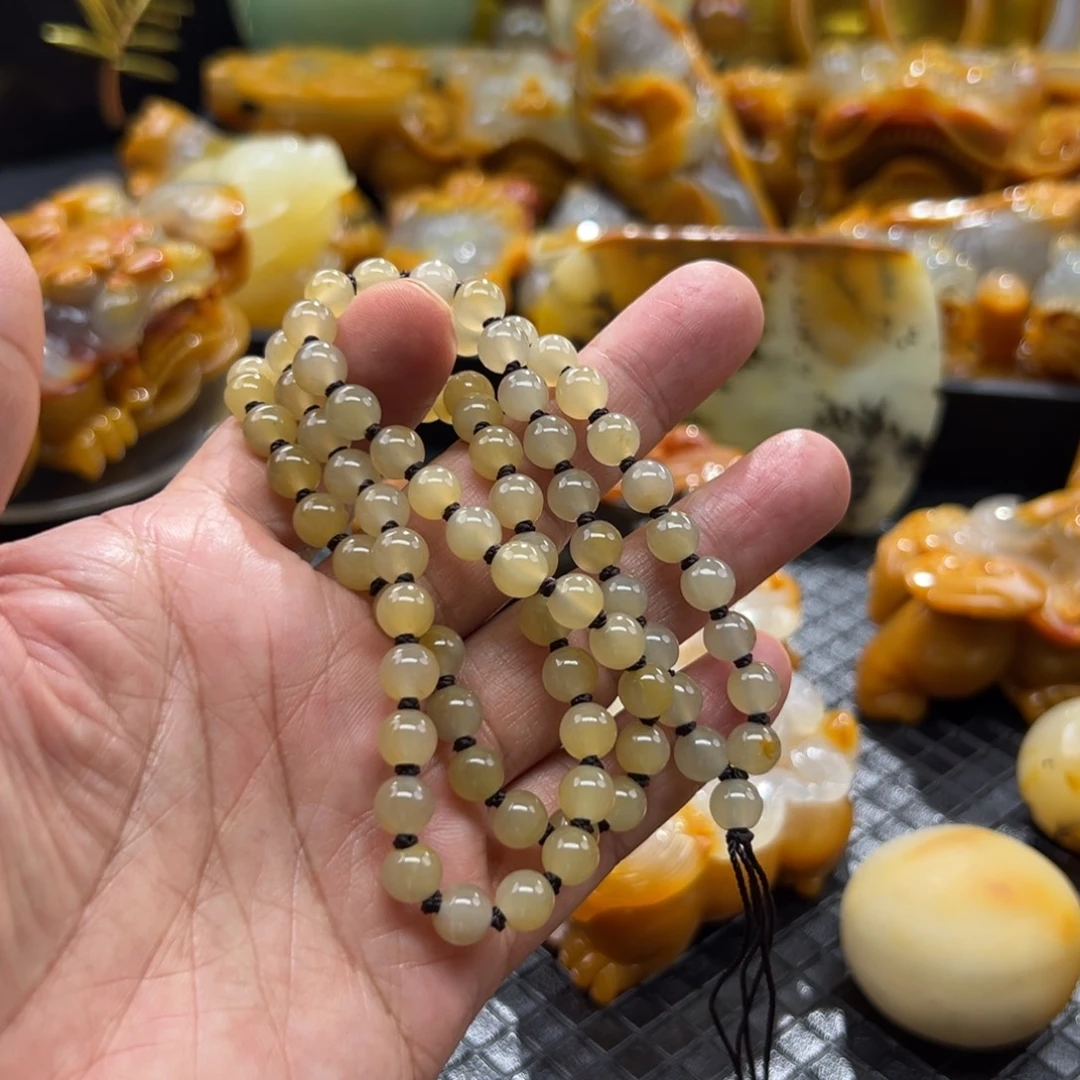 石英质玉未镶嵌颈饰