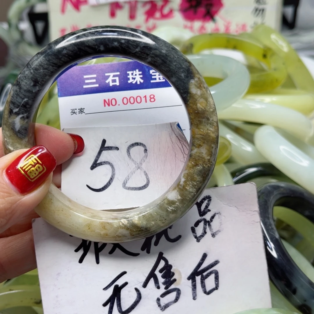 蛇纹石玉手镯未镶嵌