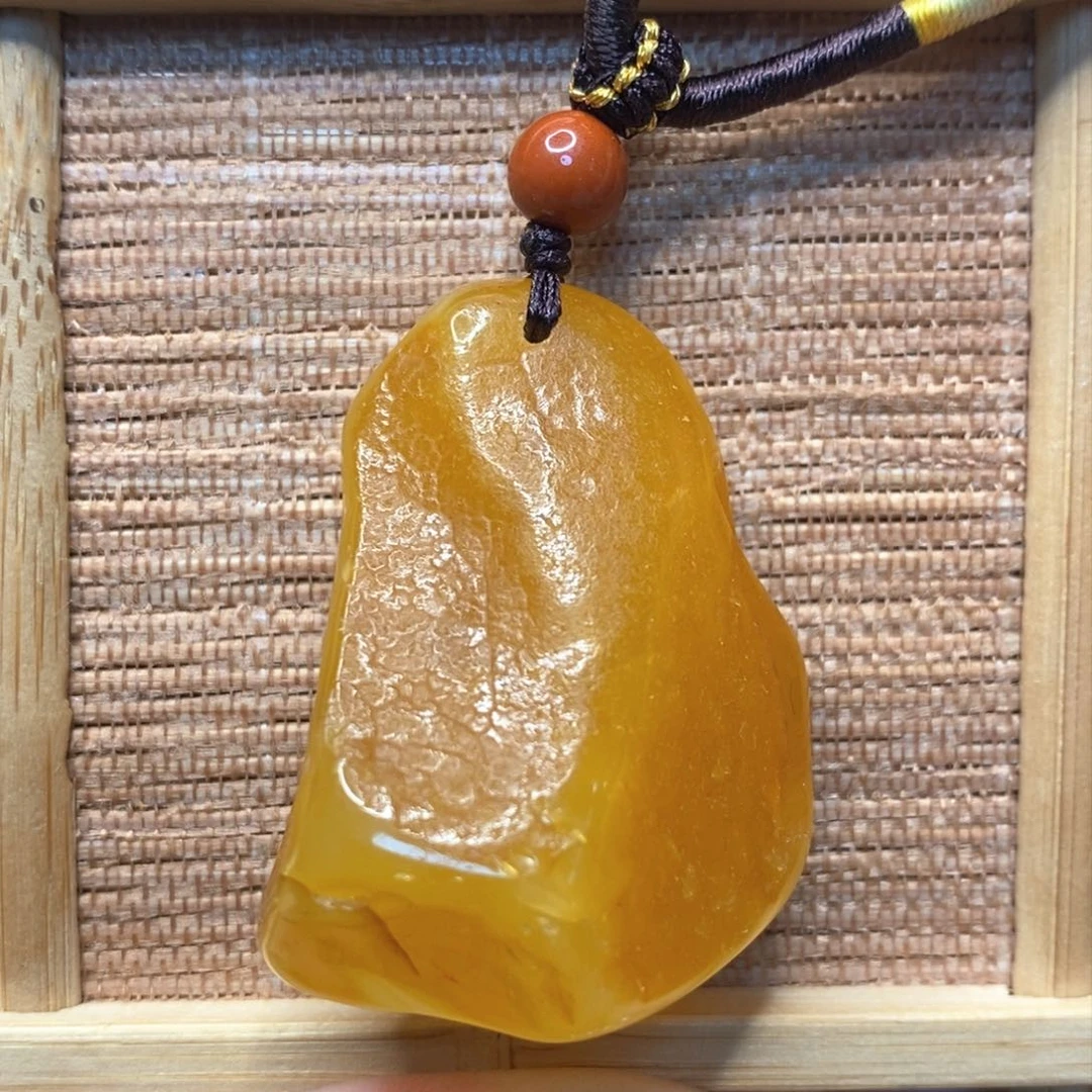 琥珀颈饰未镶嵌陈