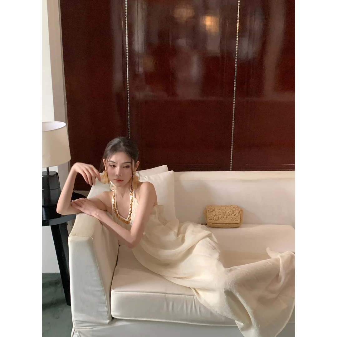 【赵小小&掌管氛围感的神～ 】27283 法式镶钻v领露背挂脖收腰连衣裙
