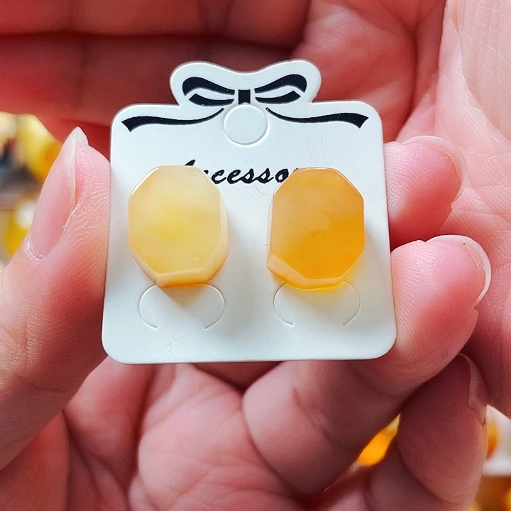 裸石琥珀未镶嵌耳钉