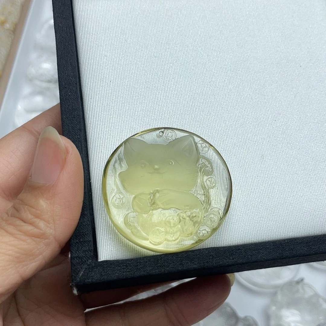 吊坠(不含链)未镶嵌水晶?