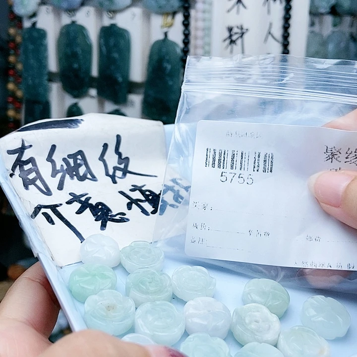 颈饰足铂镶嵌翡翠翡翠