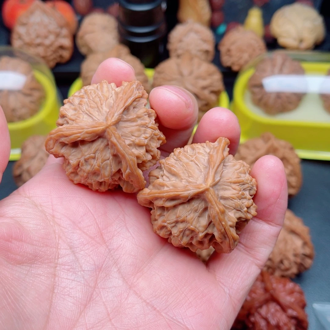 文玩核桃把件盘山三棱39×38×38