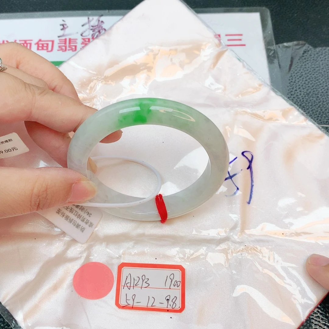 翡翠手镯未镶嵌缅甸翡翠