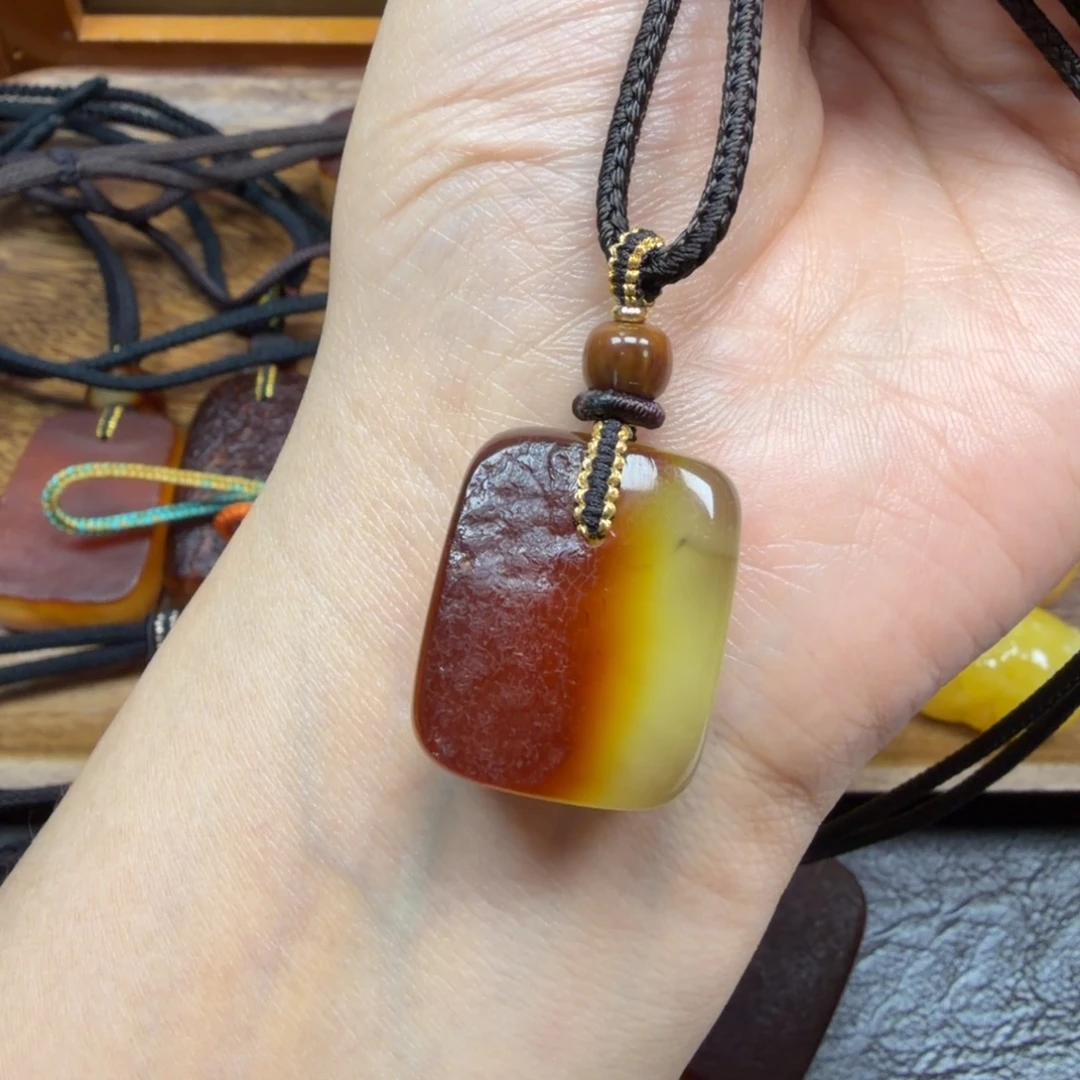琥珀未镶嵌吊坠(赠链)