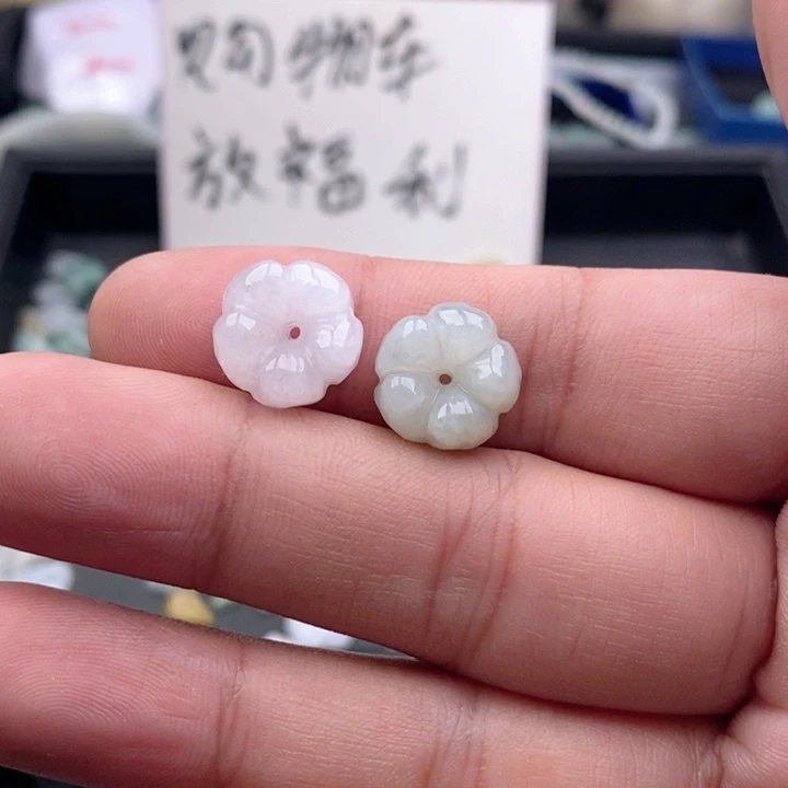 小***翻翡翠未镶嵌吊坠(不含链)
