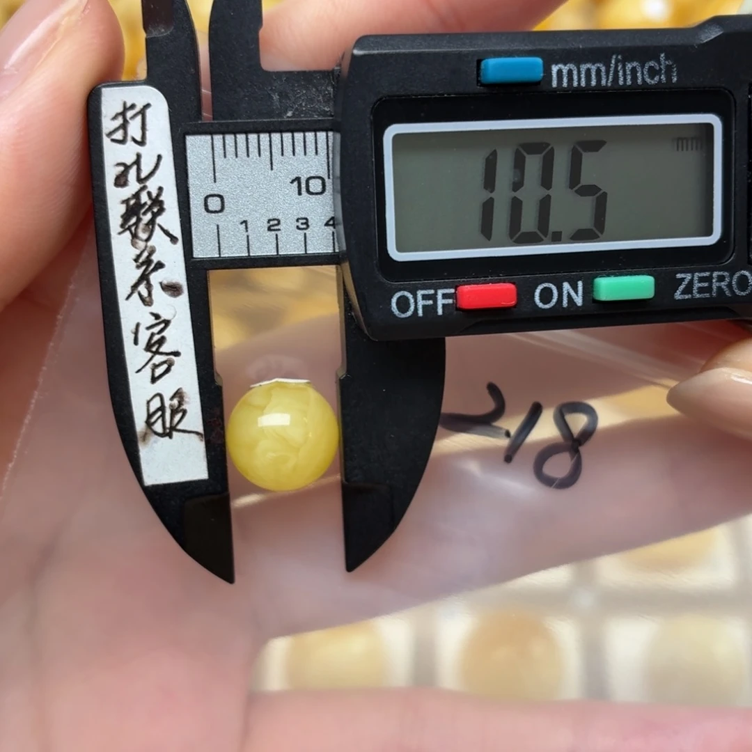 雪***舞裸石蜜蜡未镶嵌蜜蜡