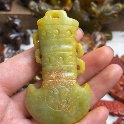 未镶嵌蛇纹石玉颈饰37