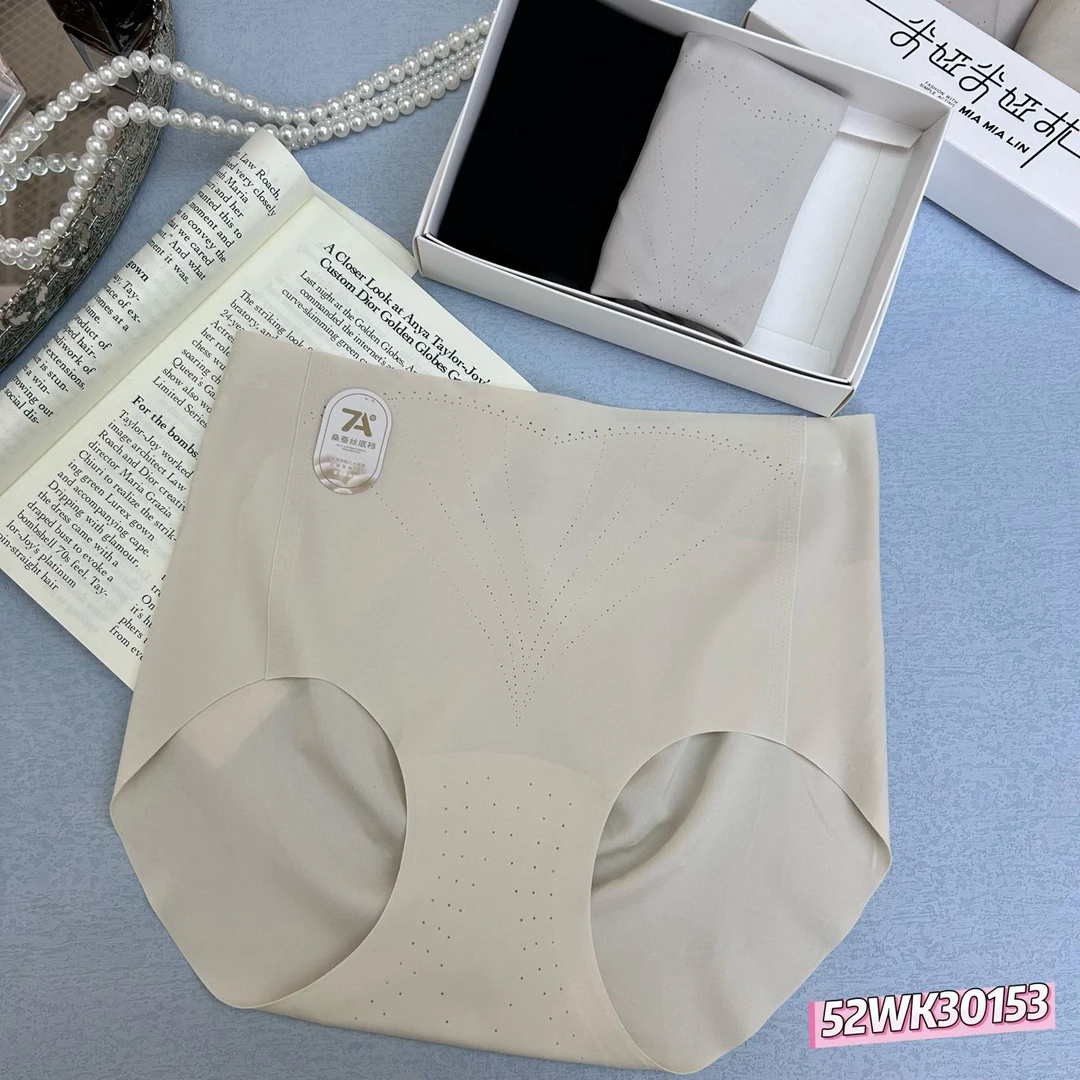30153精致简约 中腰无痕三角裤包臀轻舒适底裆3条装