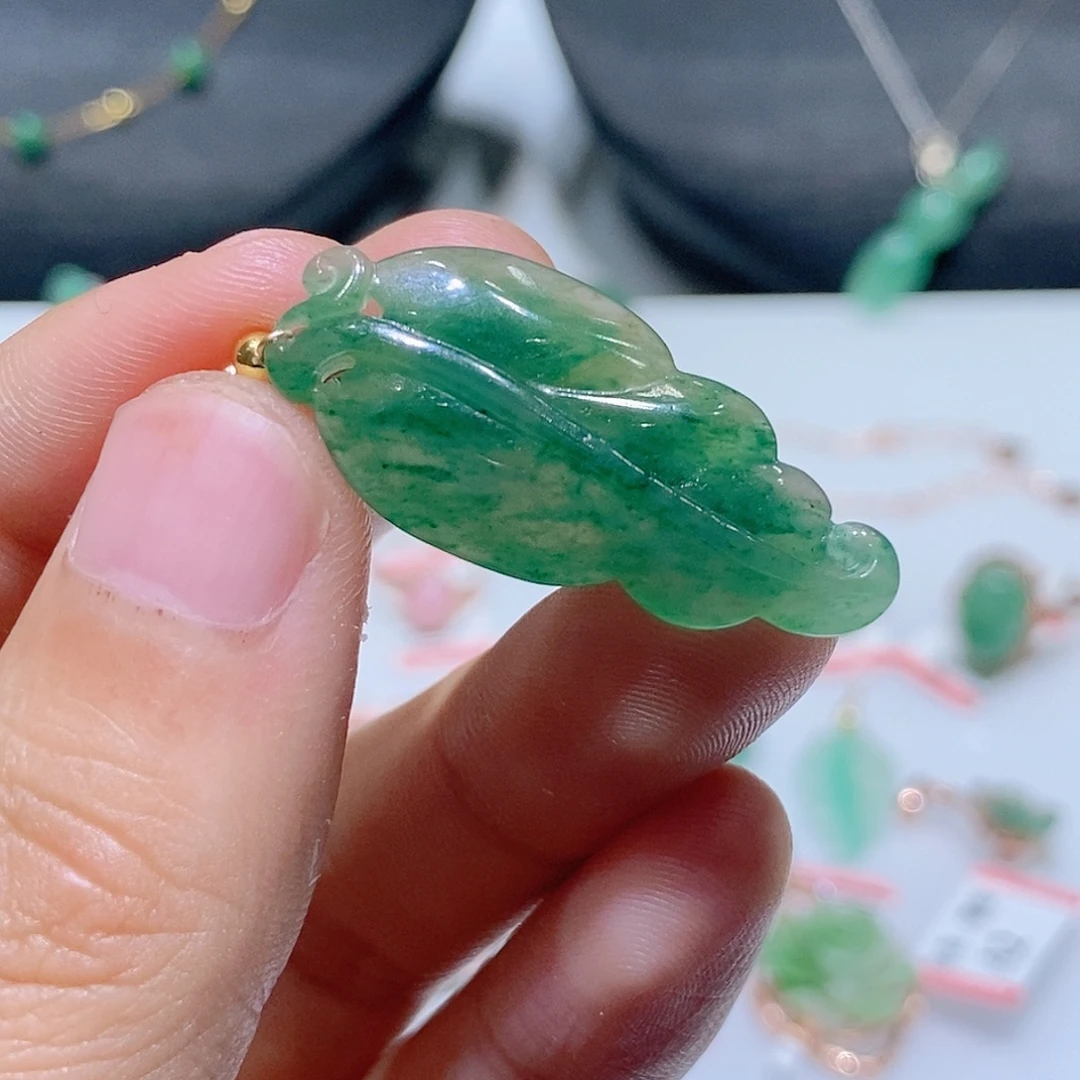 独山玉未镶嵌吊坠