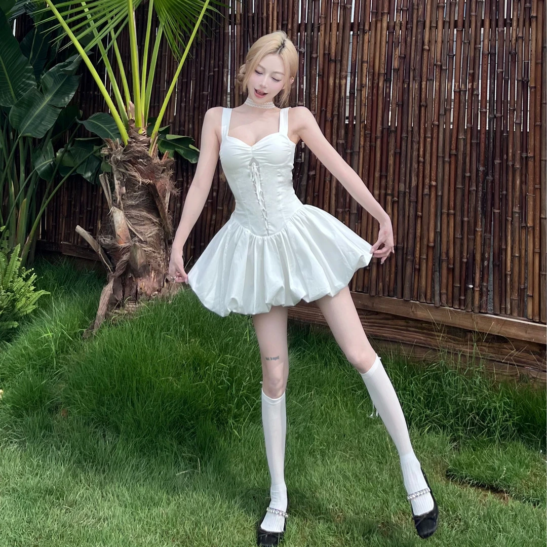 Posummer原创设计2025夏季千金风纯欲吊带蕾丝绑带收腰云朵连衣裙