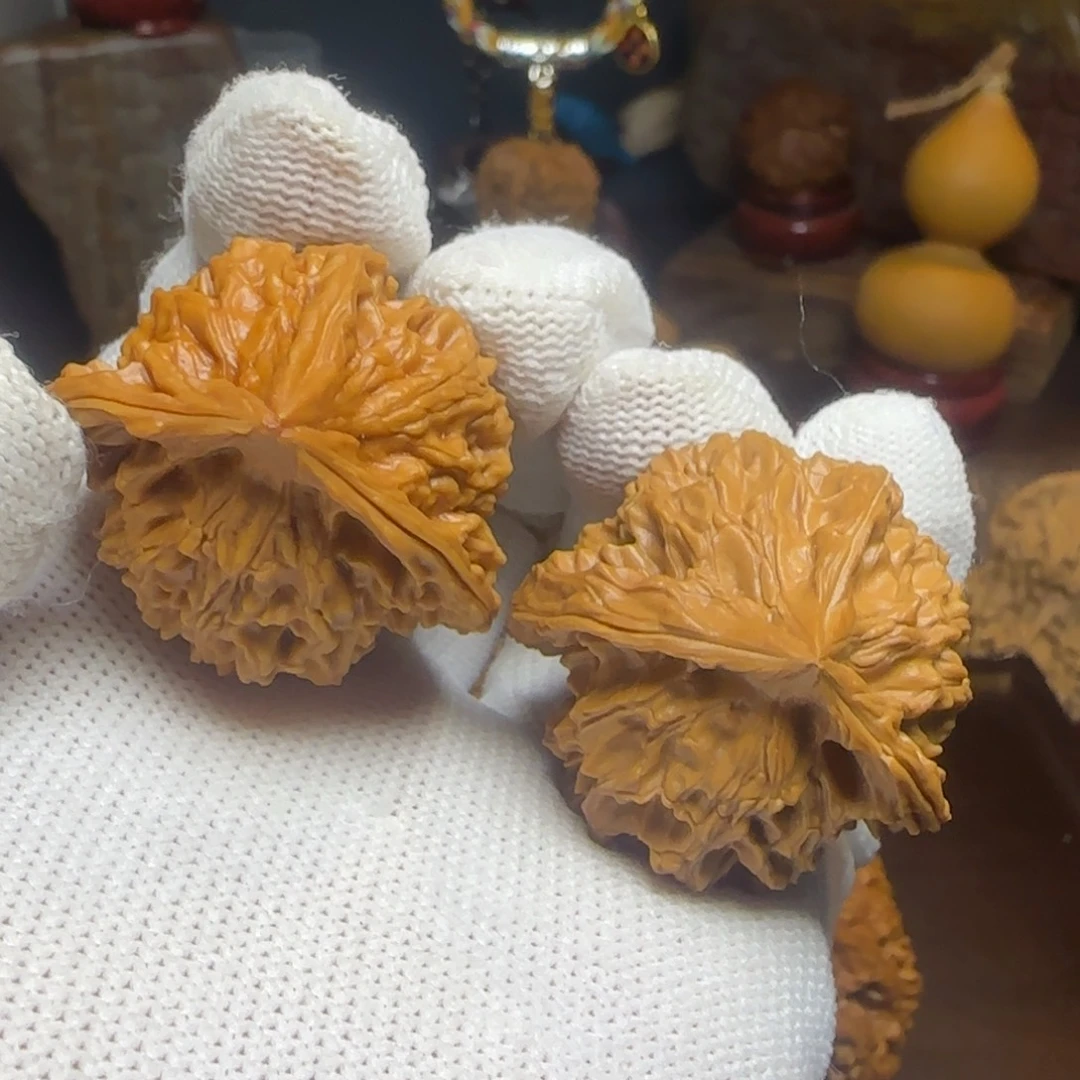 文玩核桃把件三棱（微瑕）