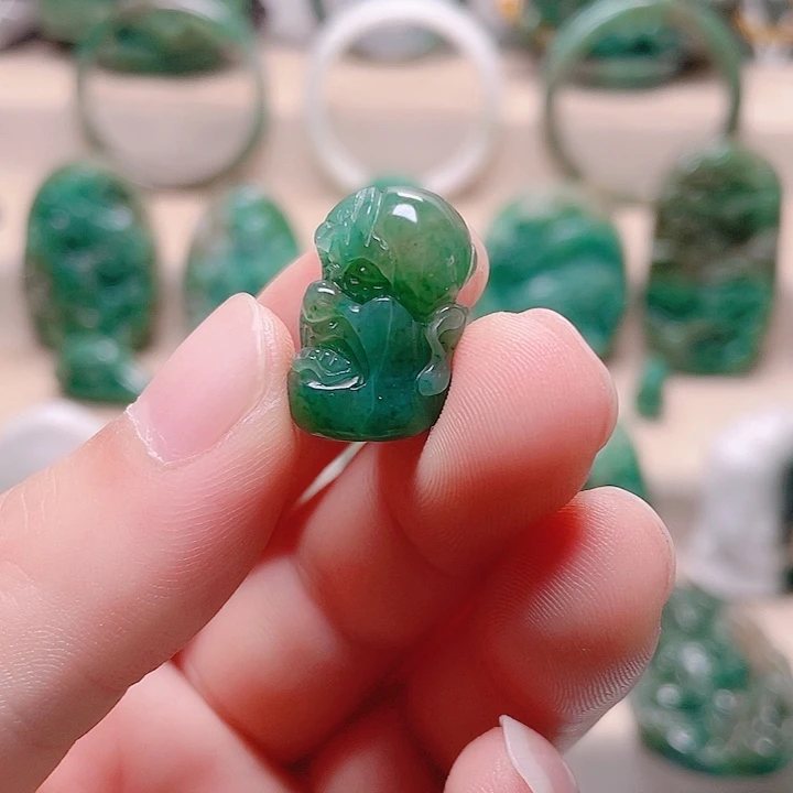 独山玉未镶嵌颈饰