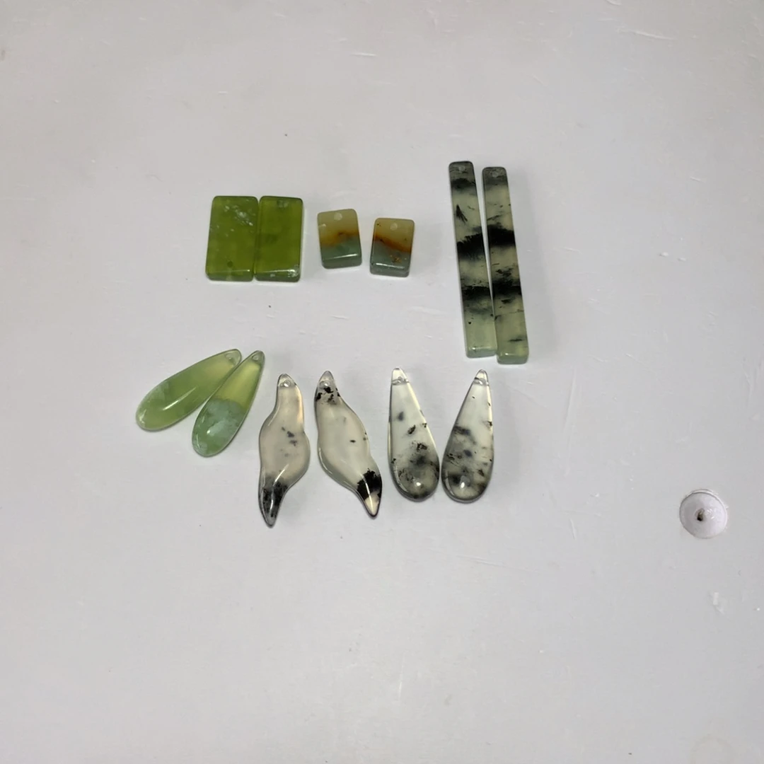 辣***人未镶嵌蛇纹石玉耳环随机发一对