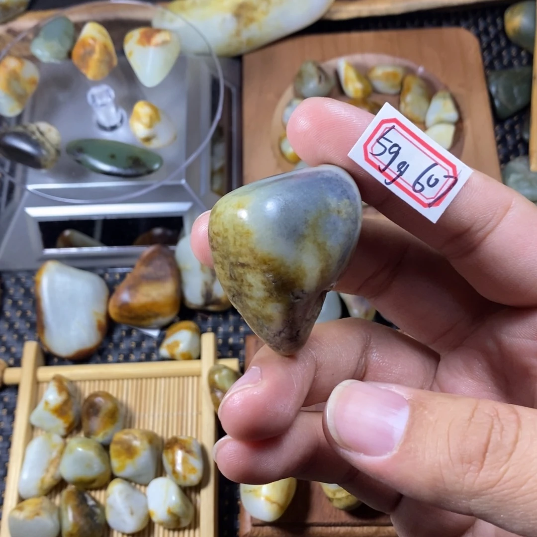 和田玉（糖玉）未镶嵌挂件