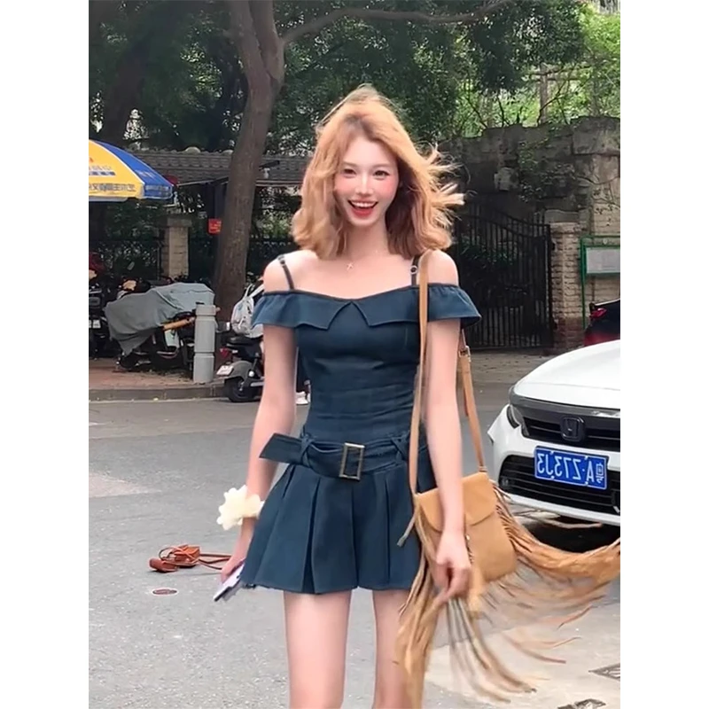夏季新款美式复古蓝牛仔一字肩吊带连衣裙女纯欲辣妹显瘦百褶短裙