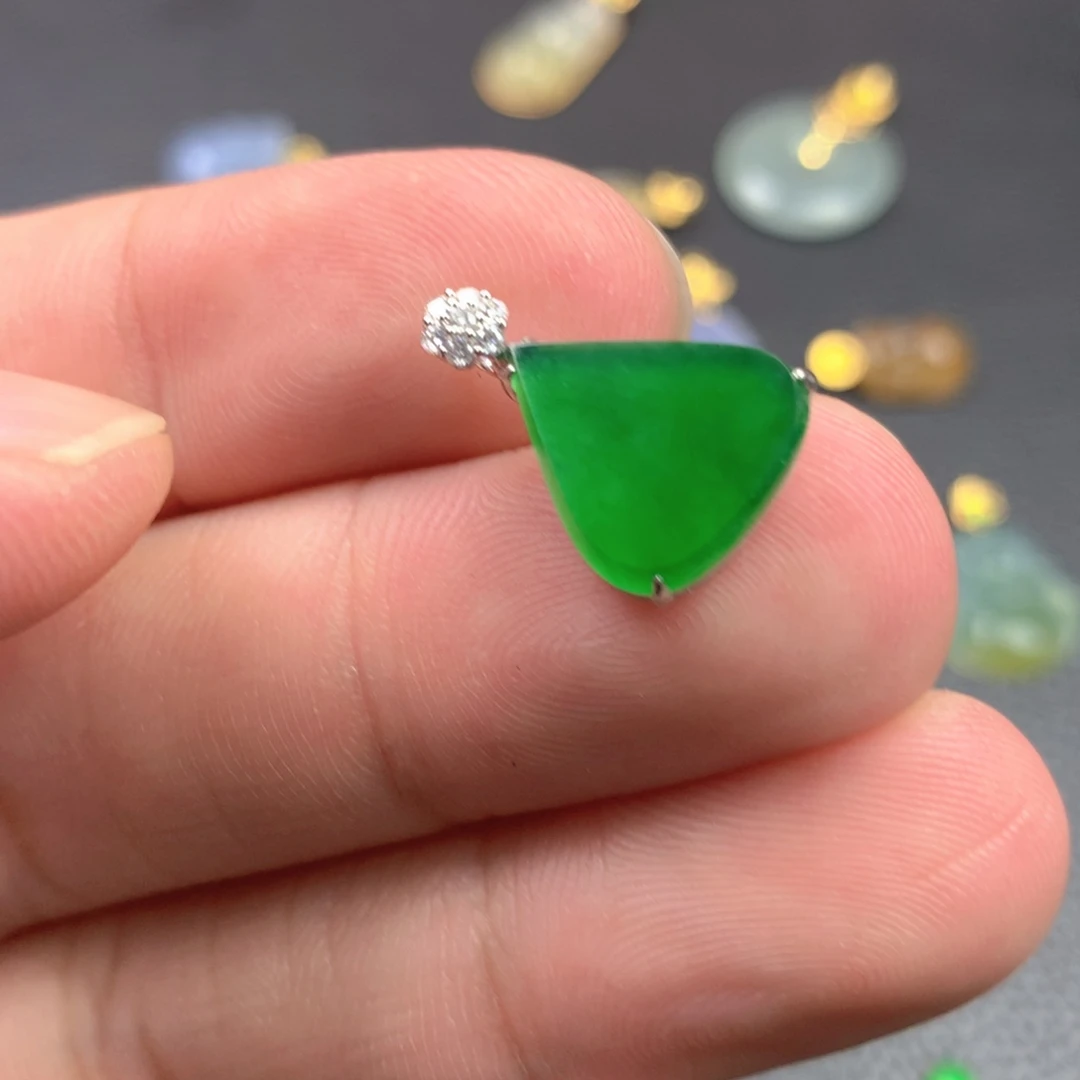 【闪购商品】颈饰18K金镶嵌翡翠翡翠