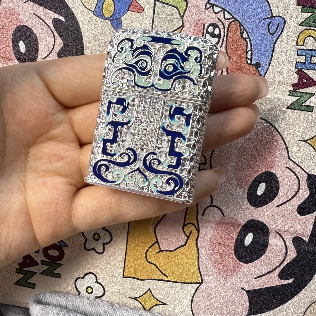 银色珐琅彩镂空夜光祥云瑞兽国潮盔甲防风打火机适合送礼