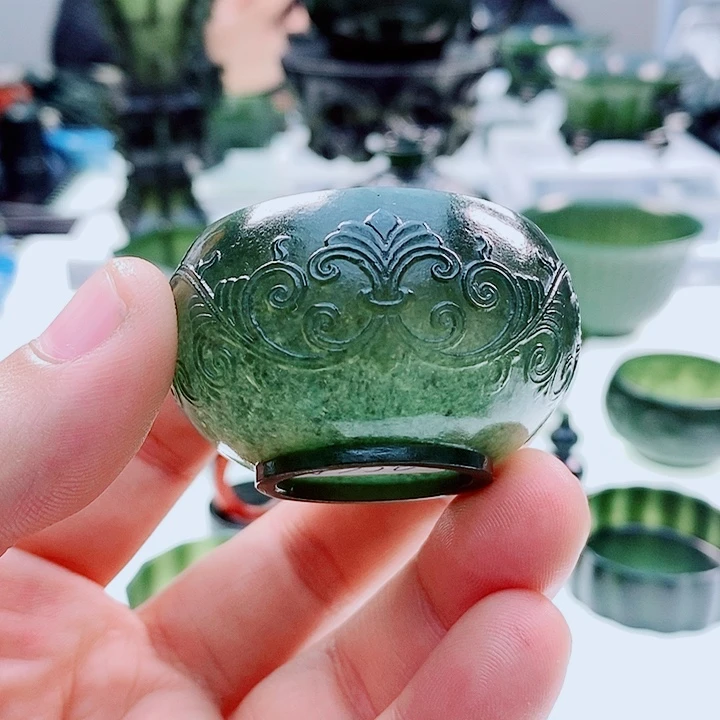 和田玉（翠青玉）未镶嵌把件微瑕