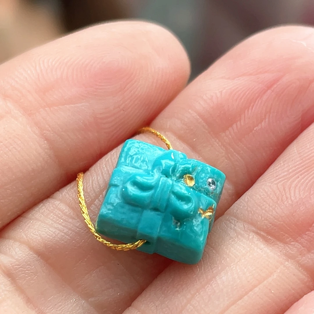 绿松石未镶嵌颈饰