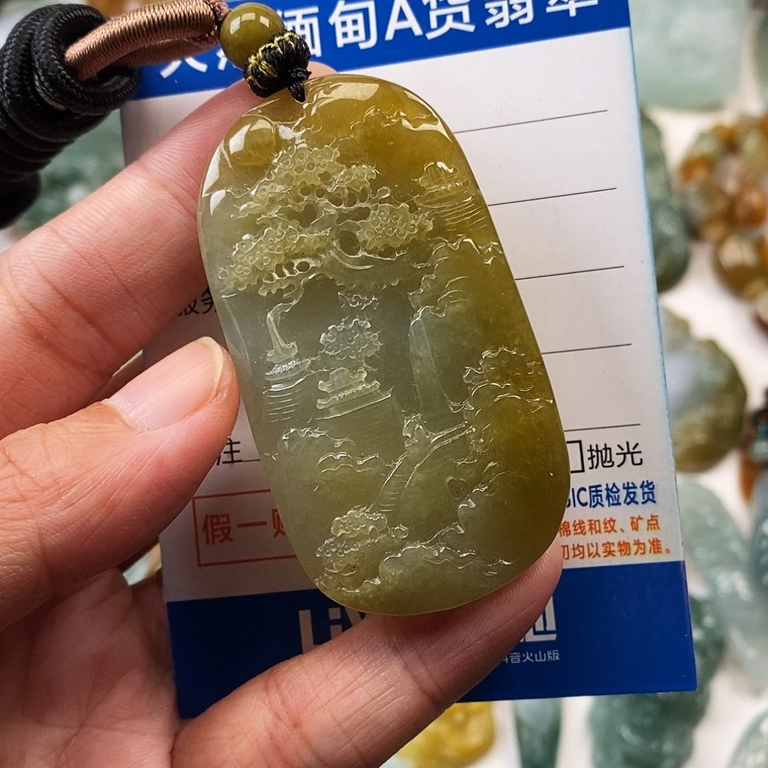 翡翠未镶嵌颈饰山水
