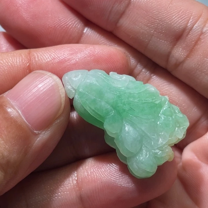 发***树定制翡翠未镶嵌翡翠