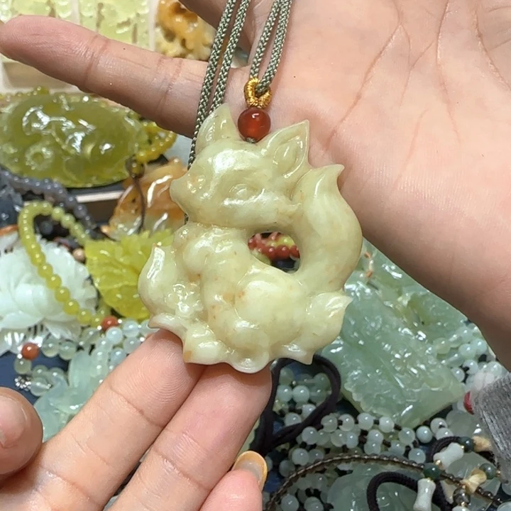 未镶嵌蛇纹石玉吊坠