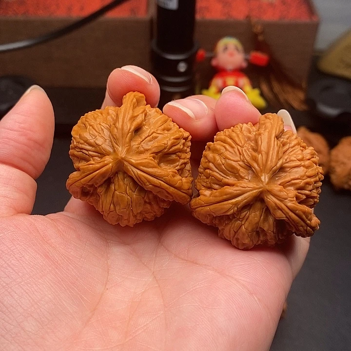 独***走文玩核桃把件白奔