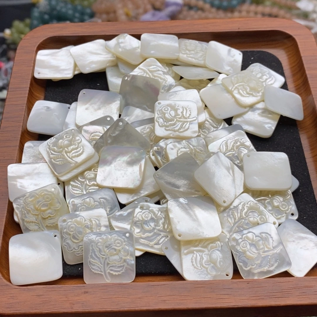未镶嵌玛瑙/玉髓珠宝半成品一个纯天然白蝶贝18mm雕刻牡丹