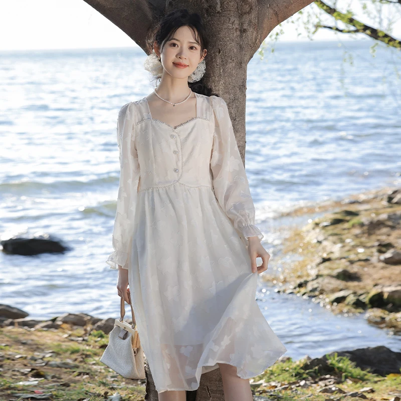 法式甜美方领连衣裙女2024秋季新款收腰显瘦设计感初恋长裙