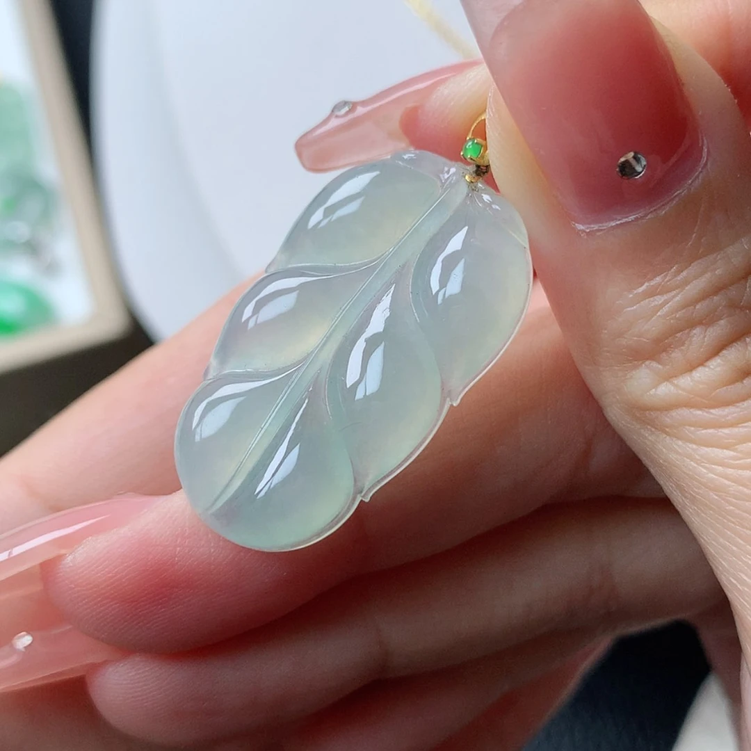 【闪购商品】翡翠18K金镶嵌吊坠(赠链)