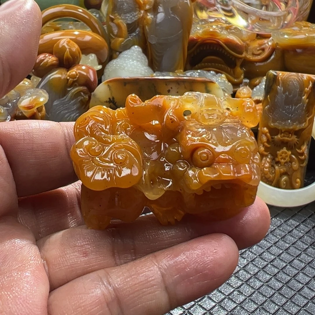 颈饰未镶嵌石英质玉