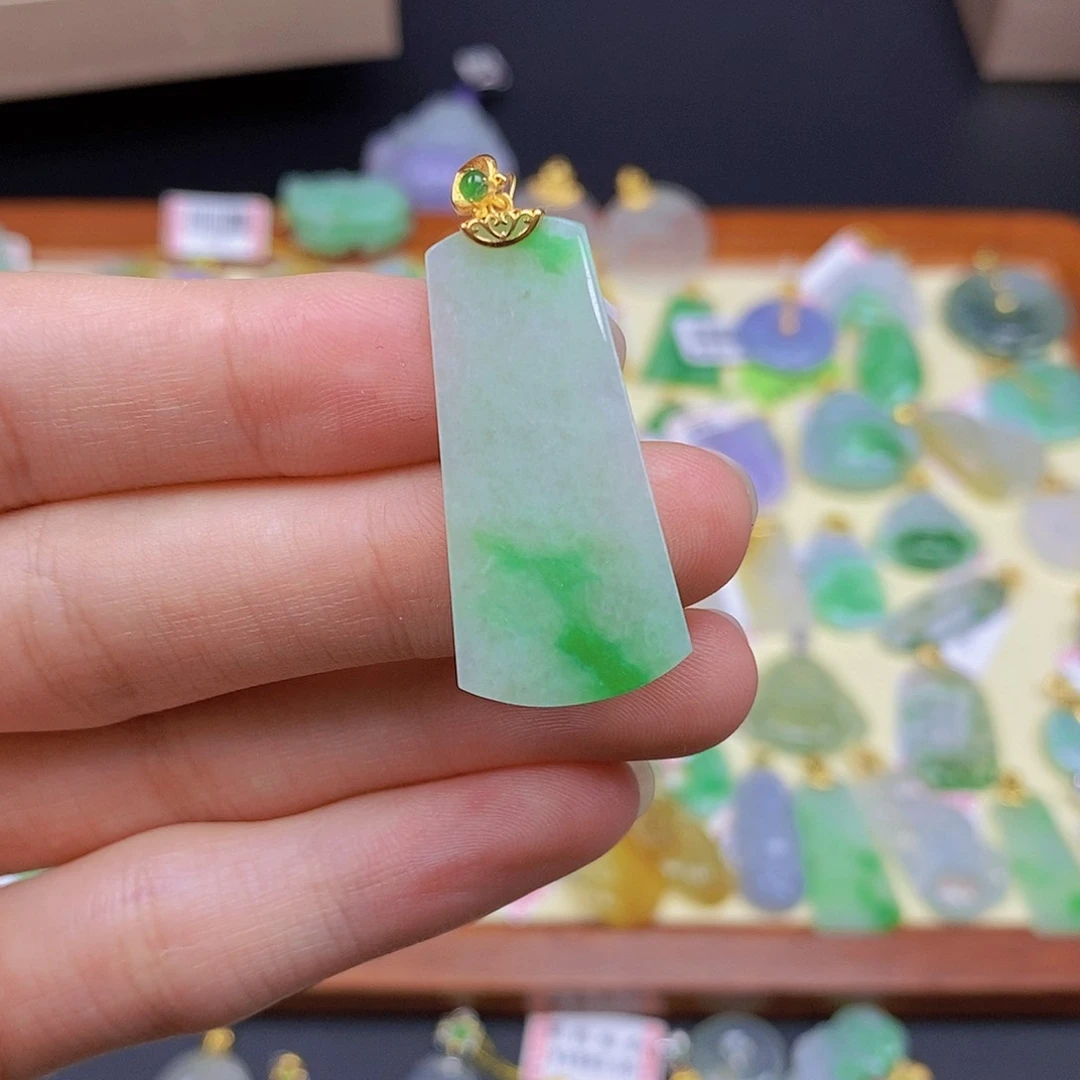 翡翠颈饰18K金镶嵌翡翠