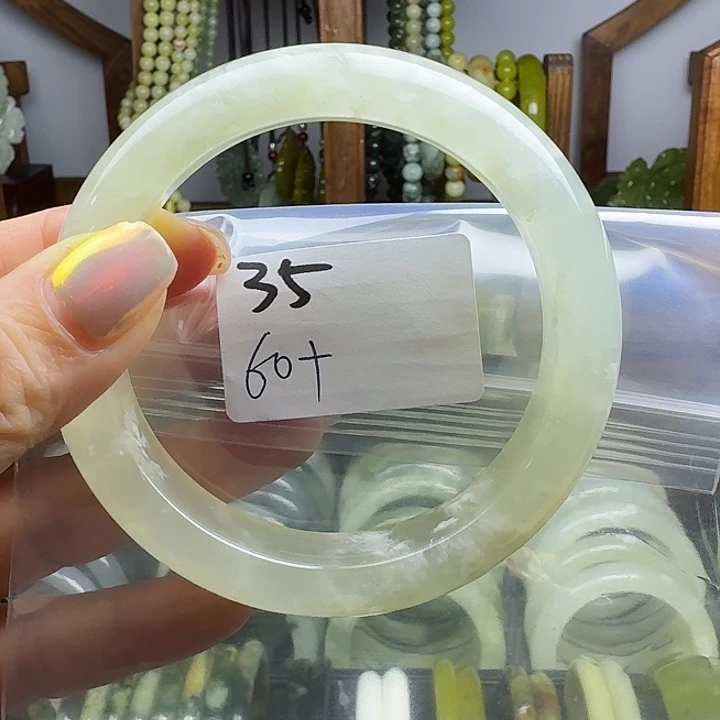 蛇纹石玉未镶嵌手镯攒****?