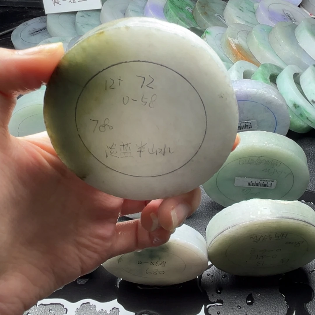 定制翡翠未镶嵌翡翠手镯