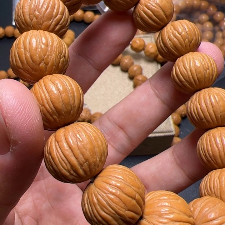 猴头核桃手串拖拉机